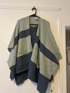 Neiman Marcus Two-Tone Sage and Charcoal Knit Wrap w/ Matching Cashmere Tank,XL